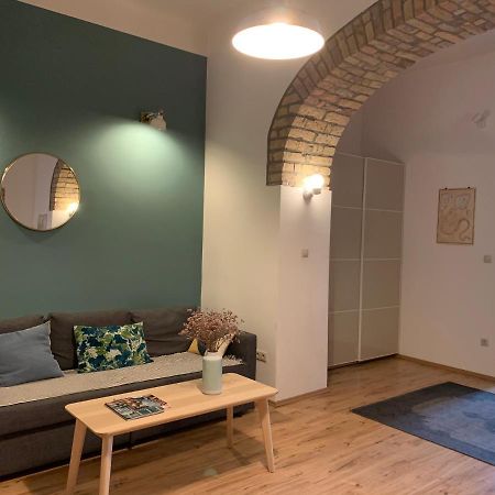 French Touch Apartment With Free Parking Будапеща Екстериор снимка