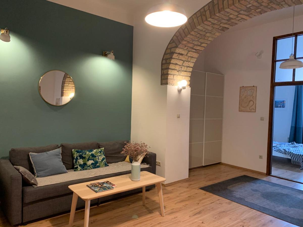 French Touch Apartment With Free Parking Будапеща Екстериор снимка