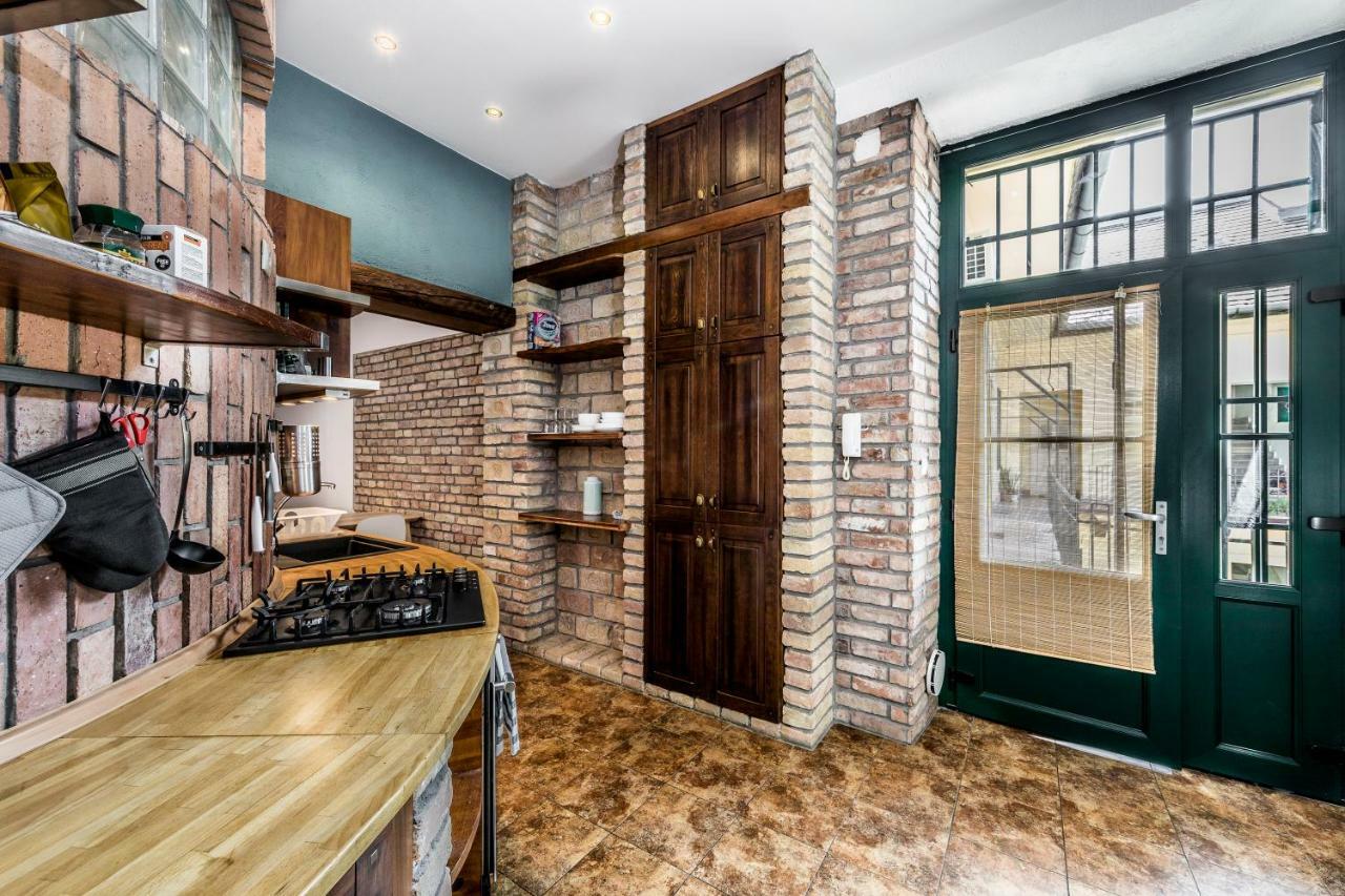 French Touch Apartment With Free Parking Будапеща Екстериор снимка