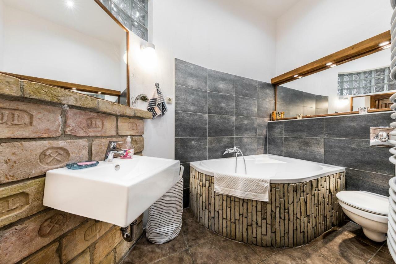 French Touch Apartment With Free Parking Будапеща Екстериор снимка
