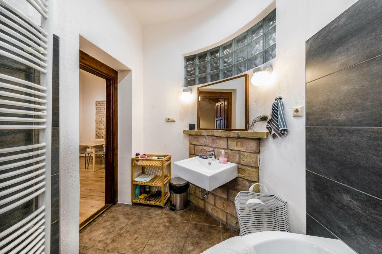 French Touch Apartment With Free Parking Будапеща Екстериор снимка