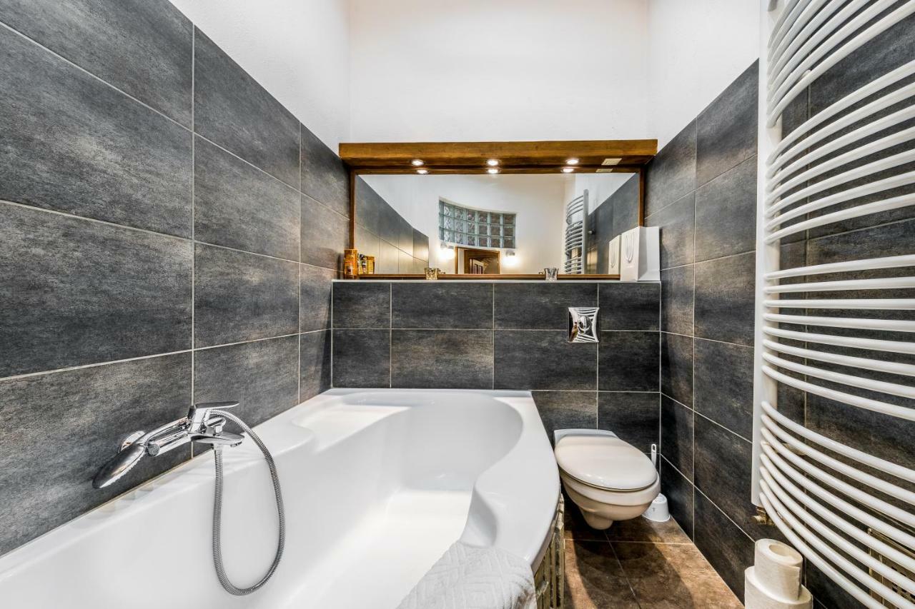French Touch Apartment With Free Parking Будапеща Екстериор снимка